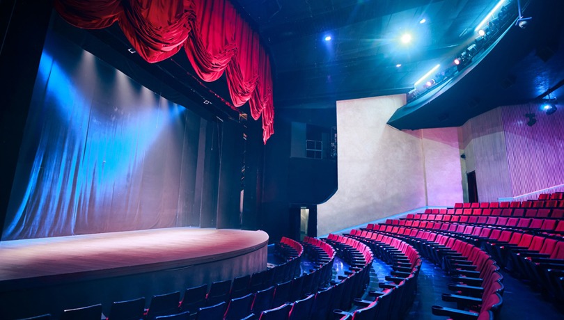 ΝΕΑ ΦΩΤΙΣΤΙΚΑ ΑΠΟ ΤΗΝ STRAND LIGHTING